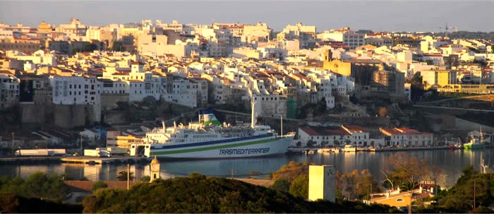 Espectacular vista del gran baha natural del puerto de Mahn, en esta imagen, pese a ser una panormica, solo se ve una mnima parte de sus casi seis kilmetros de largo