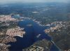 vista aérea del puerto de Mahon donde, indicando el canal de Sant Jordi y el embarcadero pantalanes de Cala Llonga 